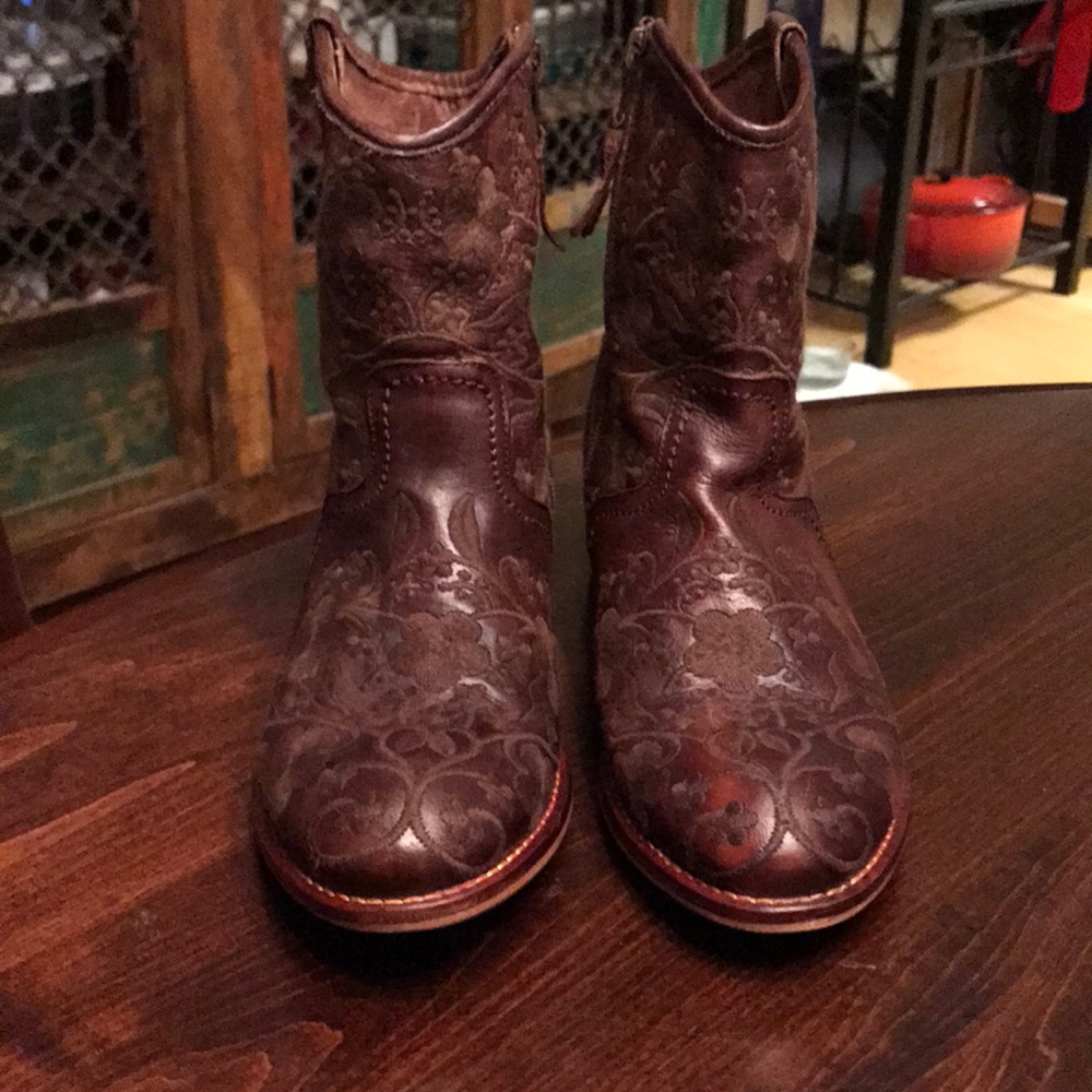 TAOS Brown Leather Embroidered PRIVILEGE Boots 6M